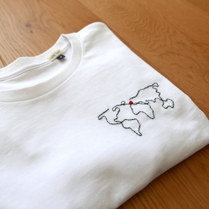 Customizable hand-embroidered organic cotton t-shirt - PLANISPHERE
