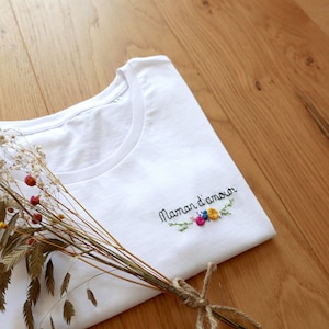 Customizable hand-embroidered organic cotton t-shirt - MAMAN D’AMOUR