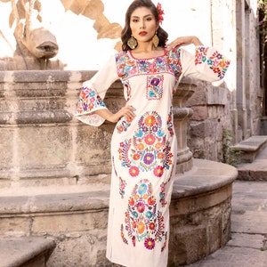 Mexican Embroidered Maxi Dress. Size S-3X. Wedding Style. Traditional Mexican Dress. Artisanal Mexican Party Dress. Latina Style. Plus Size.