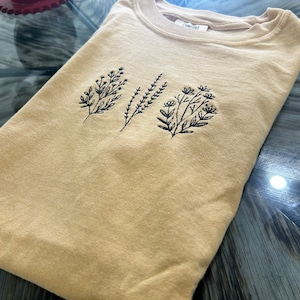Wild Flowers - embroidered t-shirt - Boho design - Comfort colors