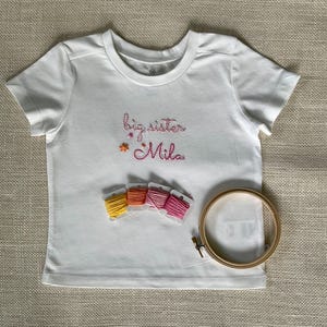 Big Sister Hand-embroidered Organic Cotton T-shirt * Personalized Sibling Baby Announcement *Big Sister Custom Name Gift *Sibling Shirt